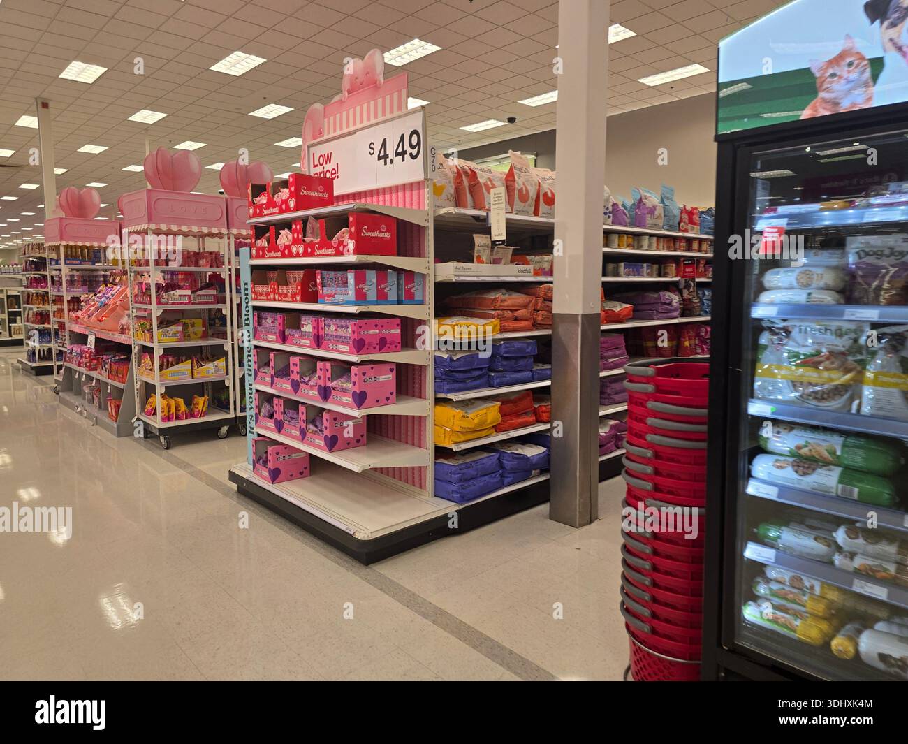 Balayer les produits des magasins Target Banque D'Images