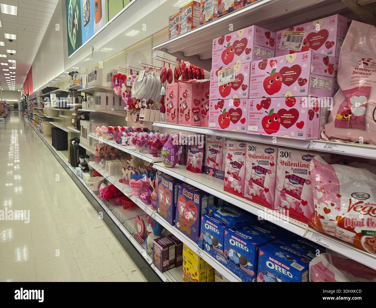 Balayer les produits des magasins Target Banque D'Images
