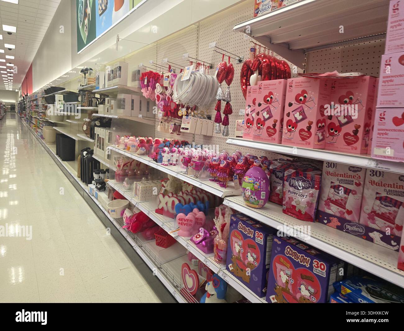 Balayer les produits des magasins Target Banque D'Images