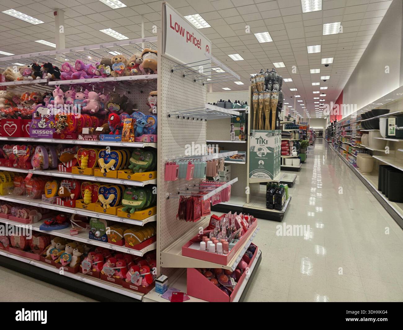 Balayer les produits des magasins Target Banque D'Images
