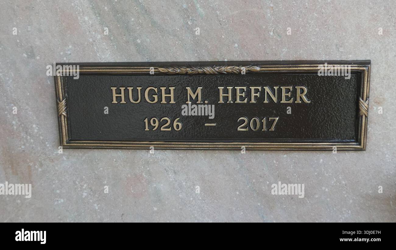 Los Angeles, Californie, USA 23 janvier 2026 Hugh Hefner tombe au Pierce Brothers Westwood Village Memorial Park le 23 janvier 2026 à Los Angeles, Californie, USA. Photo de Barry King/Alamy Stock photo Banque D'Images