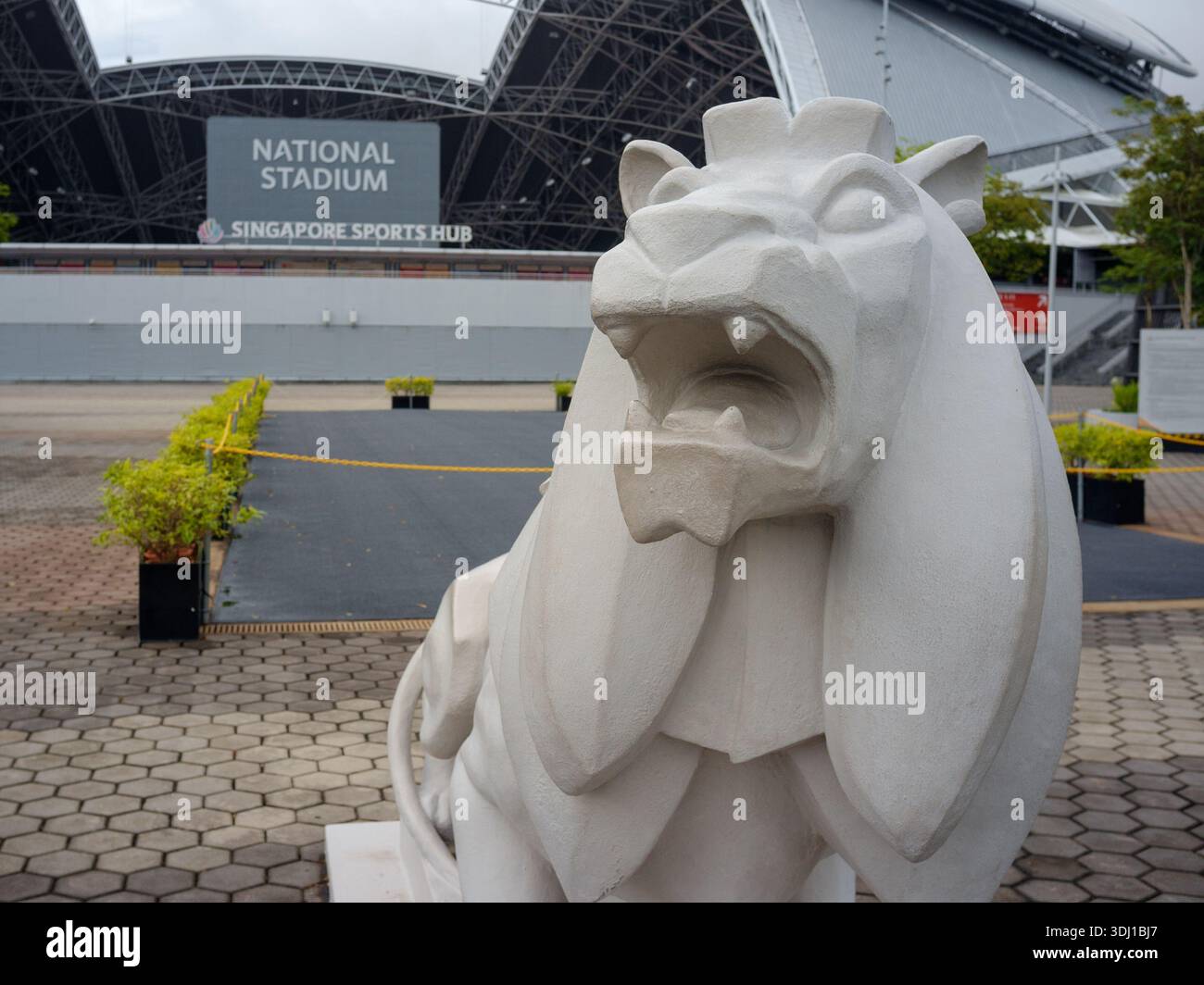La statue du lion Merdeka assis dans le quartier du stade Roar en face du stade national de Singapour Banque D'Images