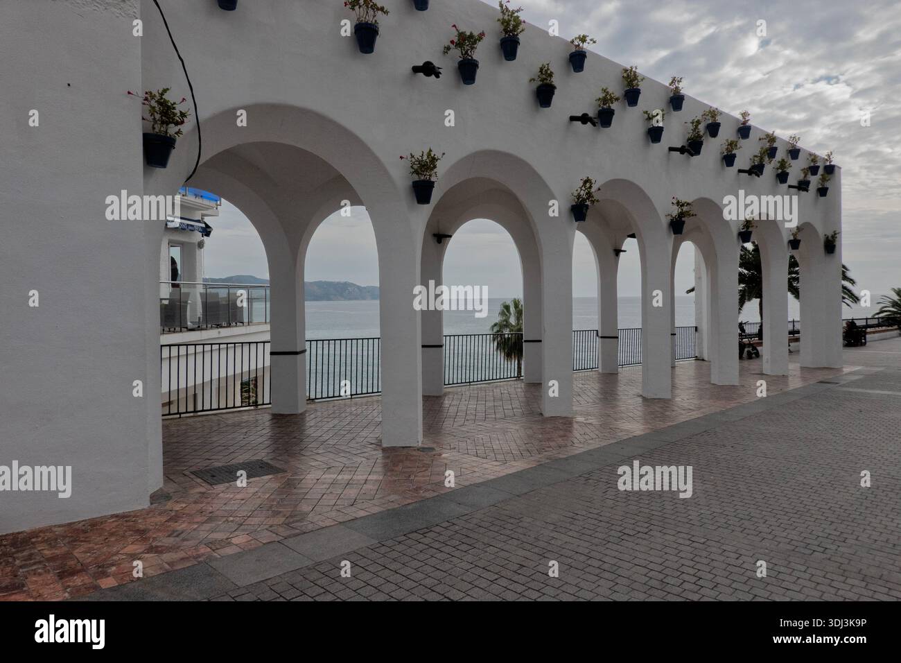Vue depuis la Plaza Balcón de Europa, Nerja, Andalousie, Espagne Banque D'Images