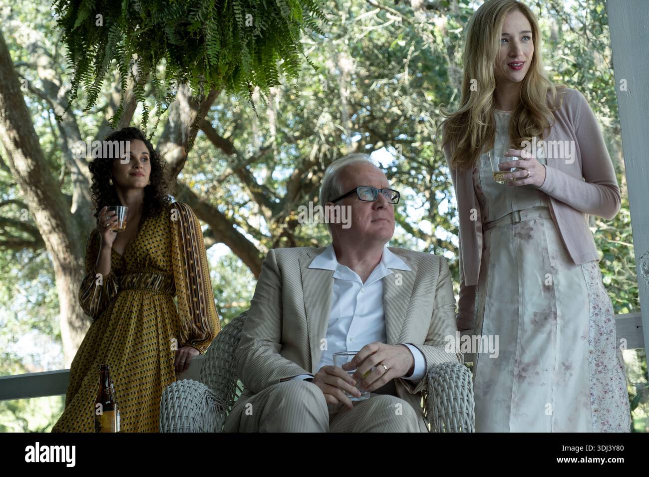 Jade Fernandez dans le rôle de Jen, Tracy Letts dans le rôle de Don, et Rachel Blanchard dans le rôle de Kristin Deep Water (2022) *Filmstill - usage éditorial seulement* Voir instruction spéciale Banque D'Images