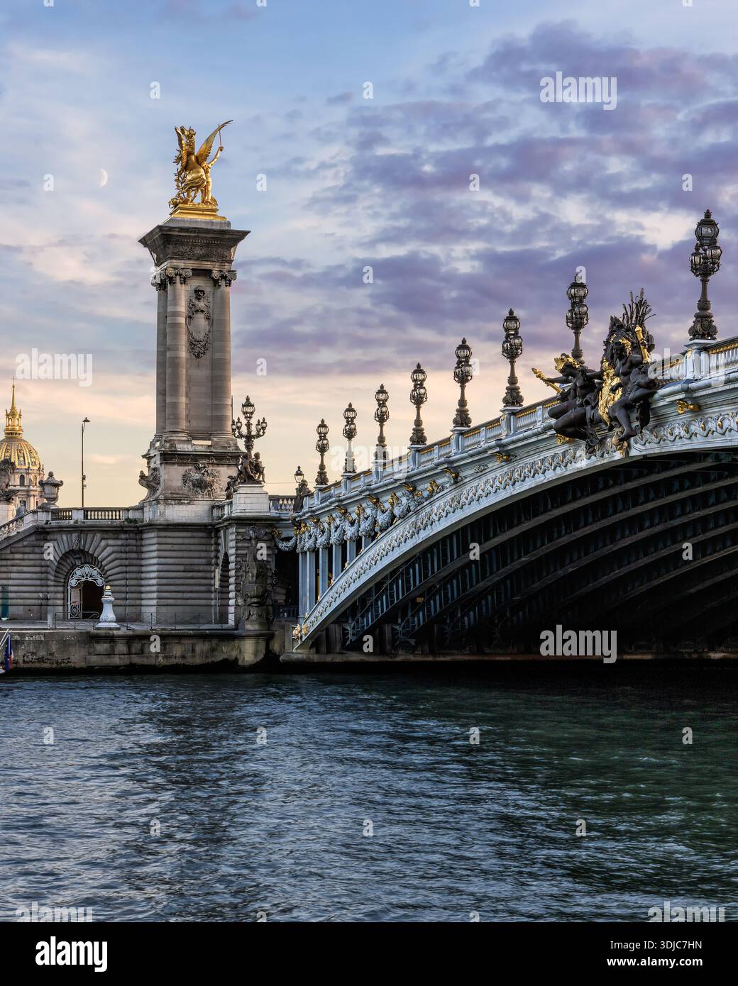 Belle vue sur le Pont Alexandre III à Paris Banque D'Images