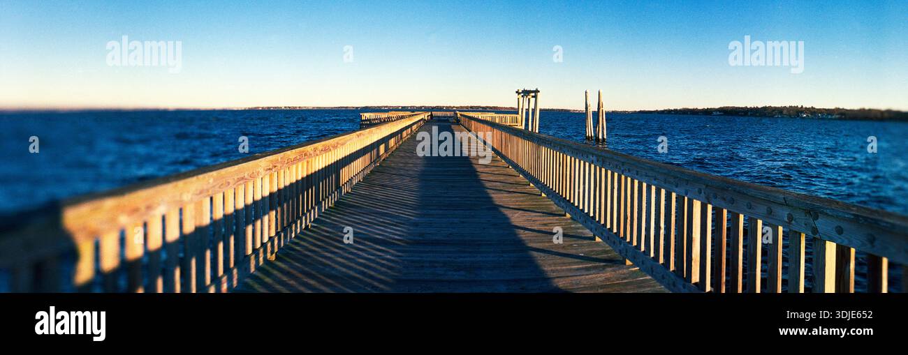 Vue panoramique de l'embarcadère dans le parc national Colt, Bristol, Rhode Island, Nouvelle-Angleterre Banque D'Images