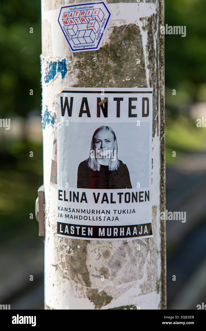 Je voulais Elina Valtonen. Une affiche politique sur un poteau de service à Turku, Finlande. Banque D'Images