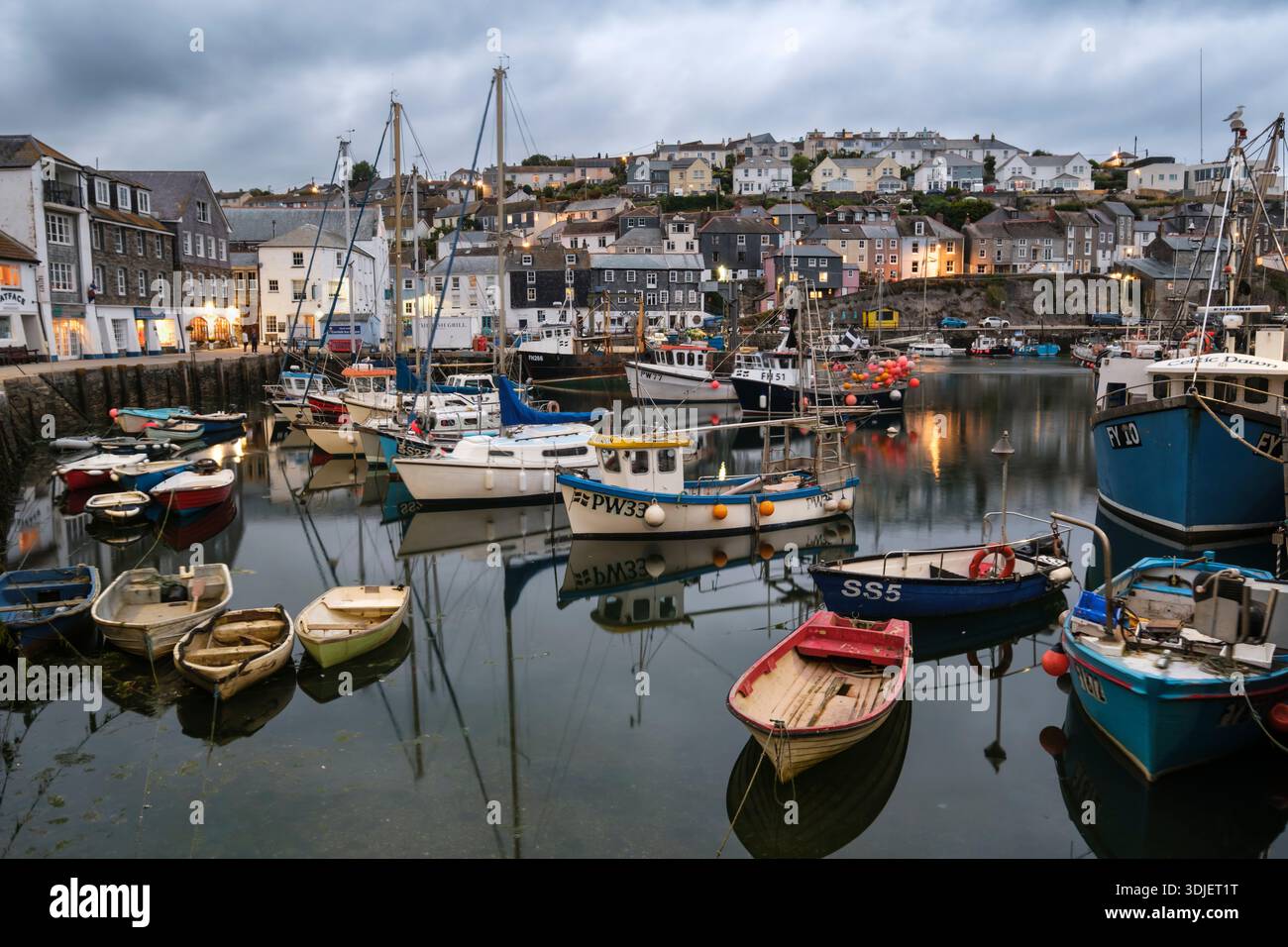 Soirée dans le port de Mevagissey, Cornwall Banque D'Images