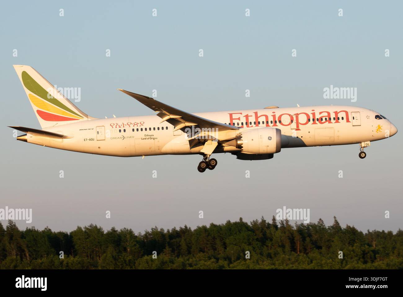 Ethiopian Airlines Boeing 787 Dreamliner et-AOU avion de passagers en approche finale pour l'atterrissage Banque D'Images