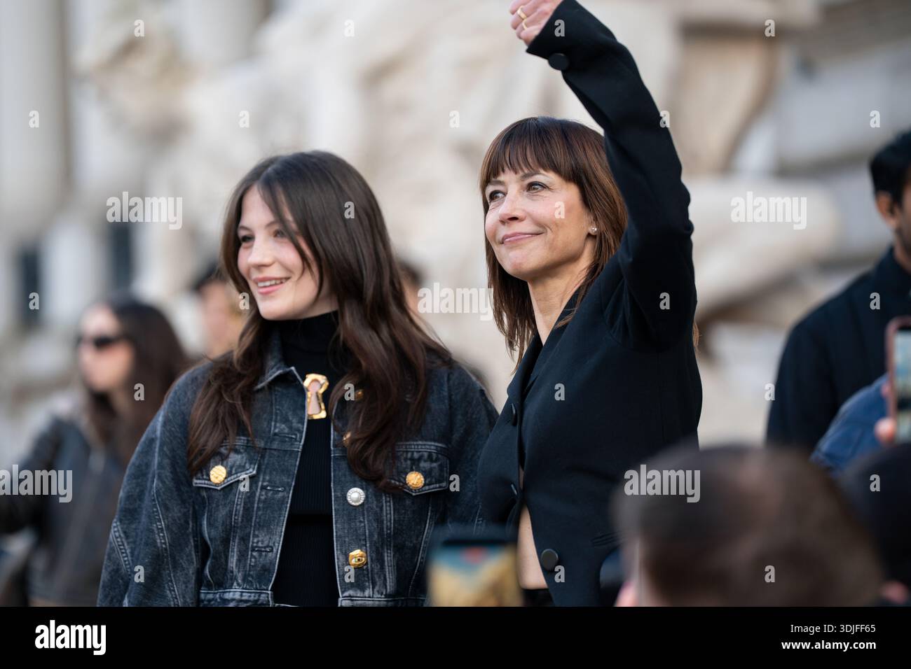 Paris France 26 Janvier 2026 Juliette Lemley Et Sophie Marceau paris-france-26-janvier-2026-juliette-lemley-et-sophie-marceau