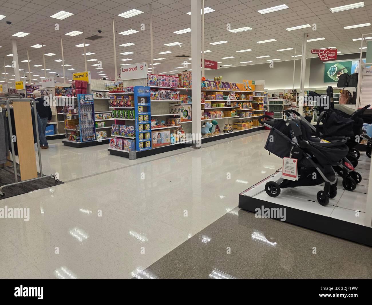 Marcher à l'intérieur du magasin Target Banque D'Images