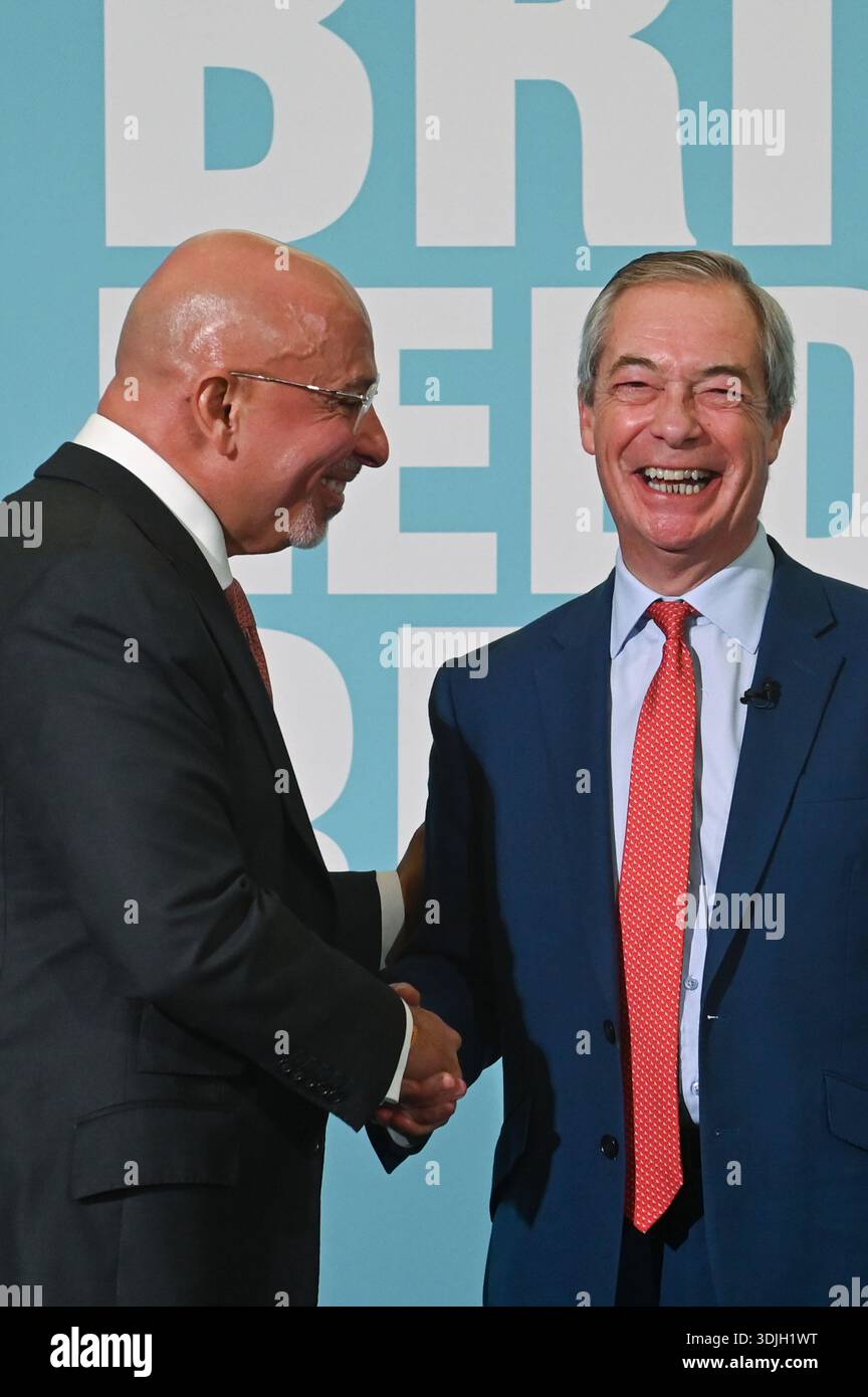 The Nash Room, 116 Pall Mall, Londres, Royaume-Uni. 12 janvier 2026. Nigel Farage, chef du parti réformiste britannique, annonce Nadhim Zahawi comme nouveau membre dans une presse Banque D'Images