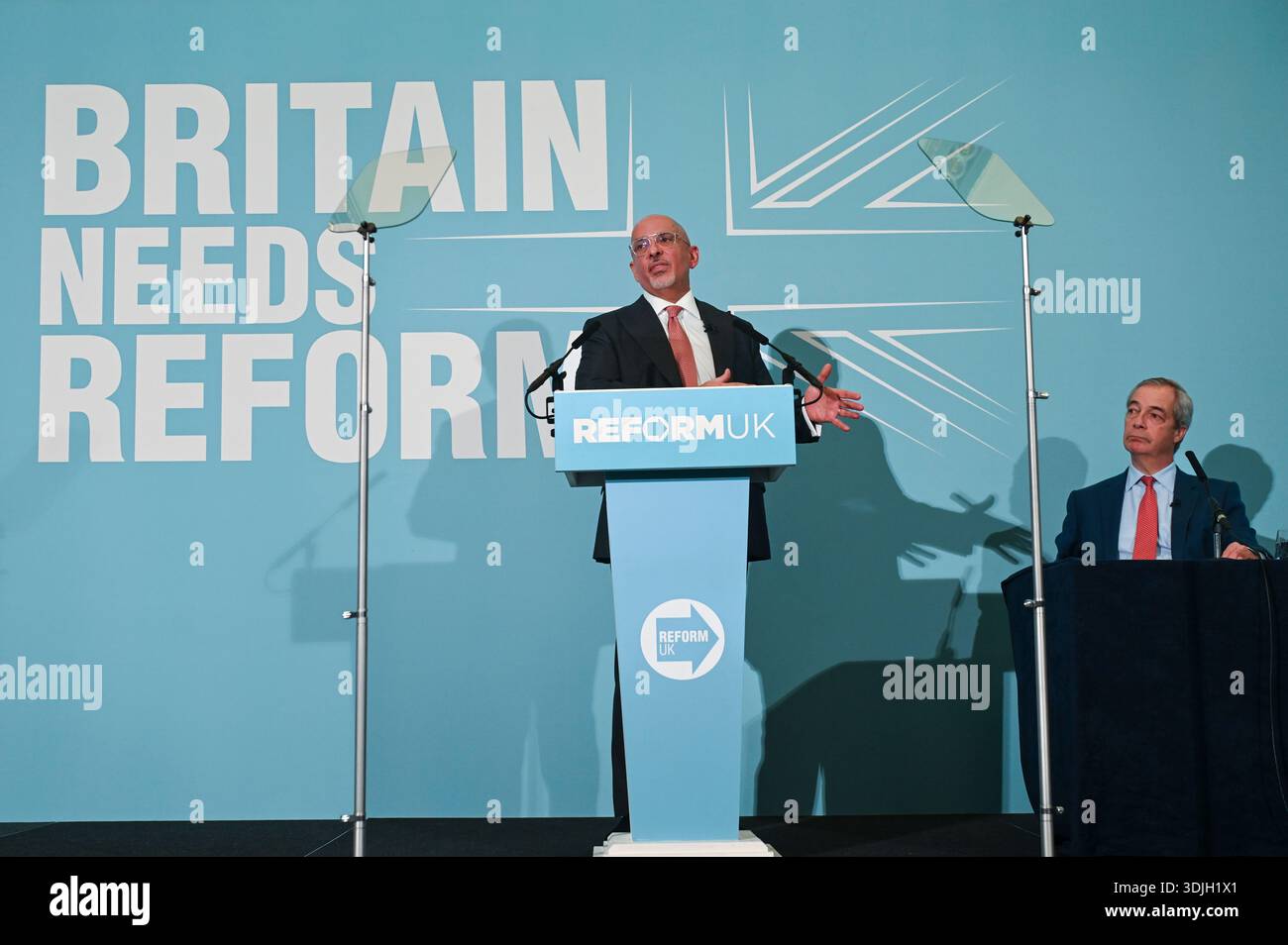 The Nash Room, 116 Pall Mall, Londres, Royaume-Uni. 12 janvier 2026. Nigel Farage, chef du parti réformiste britannique, annonce Nadhim Zahawi comme nouveau membre dans une presse Banque D'Images