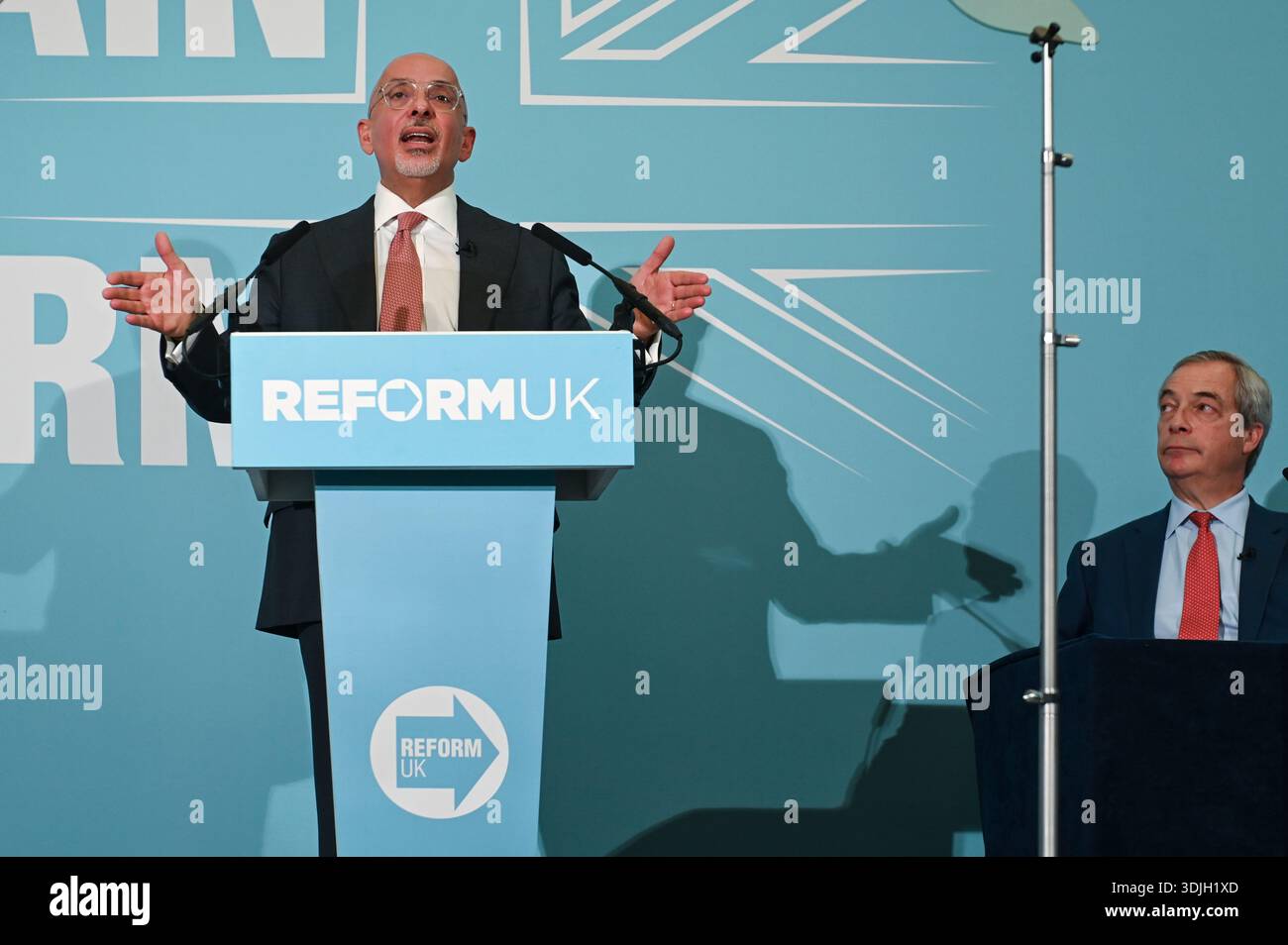 The Nash Room, 116 Pall Mall, Londres, Royaume-Uni. 12 janvier 2026. Nigel Farage, chef du parti réformiste britannique, annonce Nadhim Zahawi comme nouveau membre dans une presse Banque D'Images