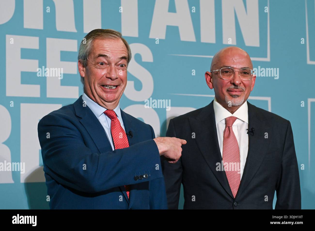 The Nash Room, 116 Pall Mall, Londres, Royaume-Uni. 12 janvier 2026. Nigel Farage, chef du parti réformiste britannique, annonce Nadhim Zahawi comme nouveau membre dans une presse Banque D'Images