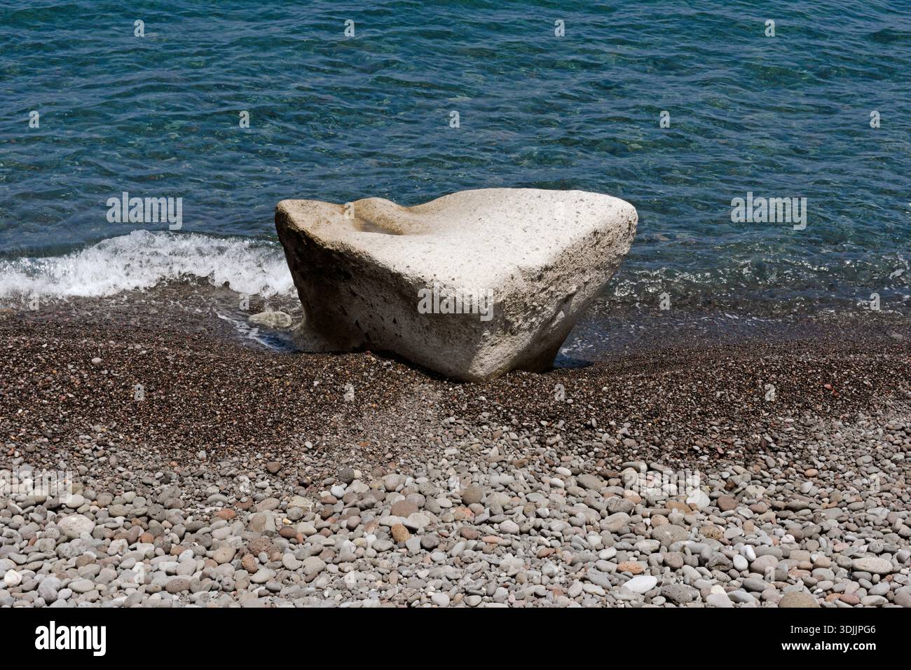 boulder sur le rivage de la mer Banque D'Images
