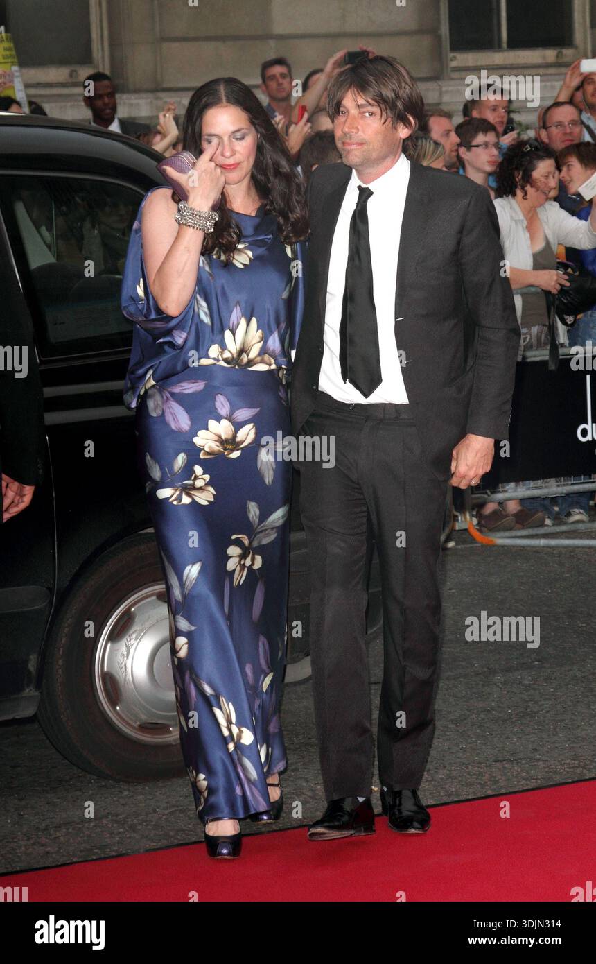Londres, Royaume-Uni. Claire James et Alex James aux GQ Men of the Year Awards au Royal Opera House, Covent Garden. 4 septembre 2012. Ref : LMK73-40413-050912 Keith Mayhew/Landmark Media WWW.LMKMEDIA.COM *L'UTILISATION DU SITE WEB ET DU NUMÉRIQUE ENTRAÎNERA DES FRAIS* Banque D'Images