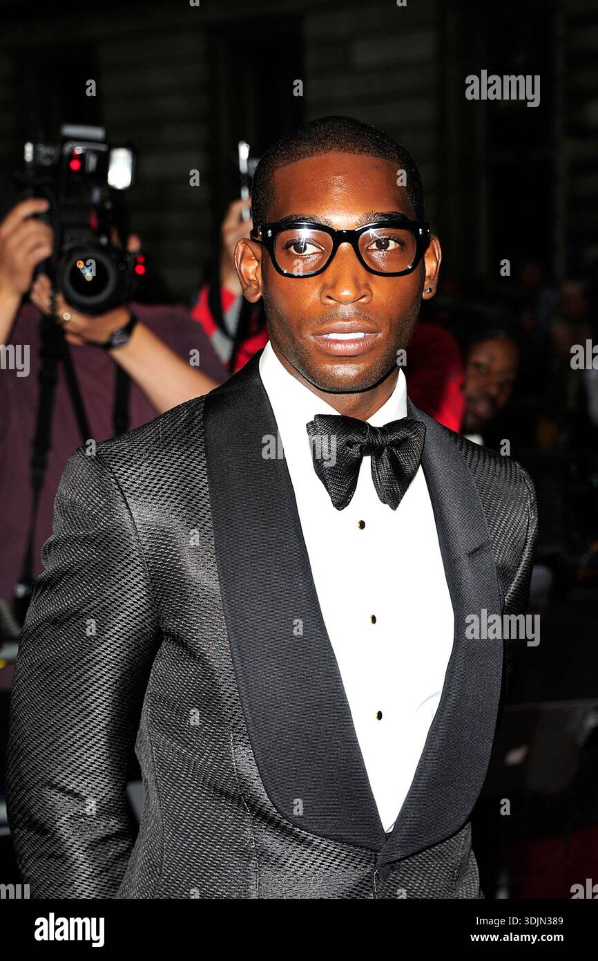 Londres, Royaume-Uni. Tinie Tempah aux GQ Men of the Year Awards au Royal Opera House, Covent Garden. 4 septembre 2012. Ref : LMK92-40414-050912 SYD/Landmark Media WWW.LMKMEDIA.COM AUCUNE UTILISATION DU SITE WEB SANS ACCORD OU ARRANGEMENT PRÉALABLE Banque D'Images
