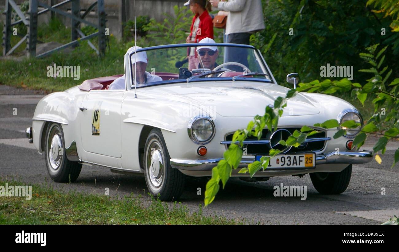 Mercedes-Benz SL W121 Cabrio au Grand Prix classique de Budapest 2025 Banque D'Images
