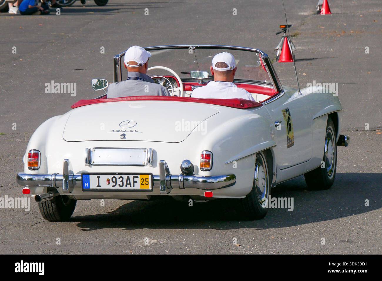 Mercedes-Benz SL W121 Cabrio au Grand Prix classique de Budapest 2025 Banque D'Images