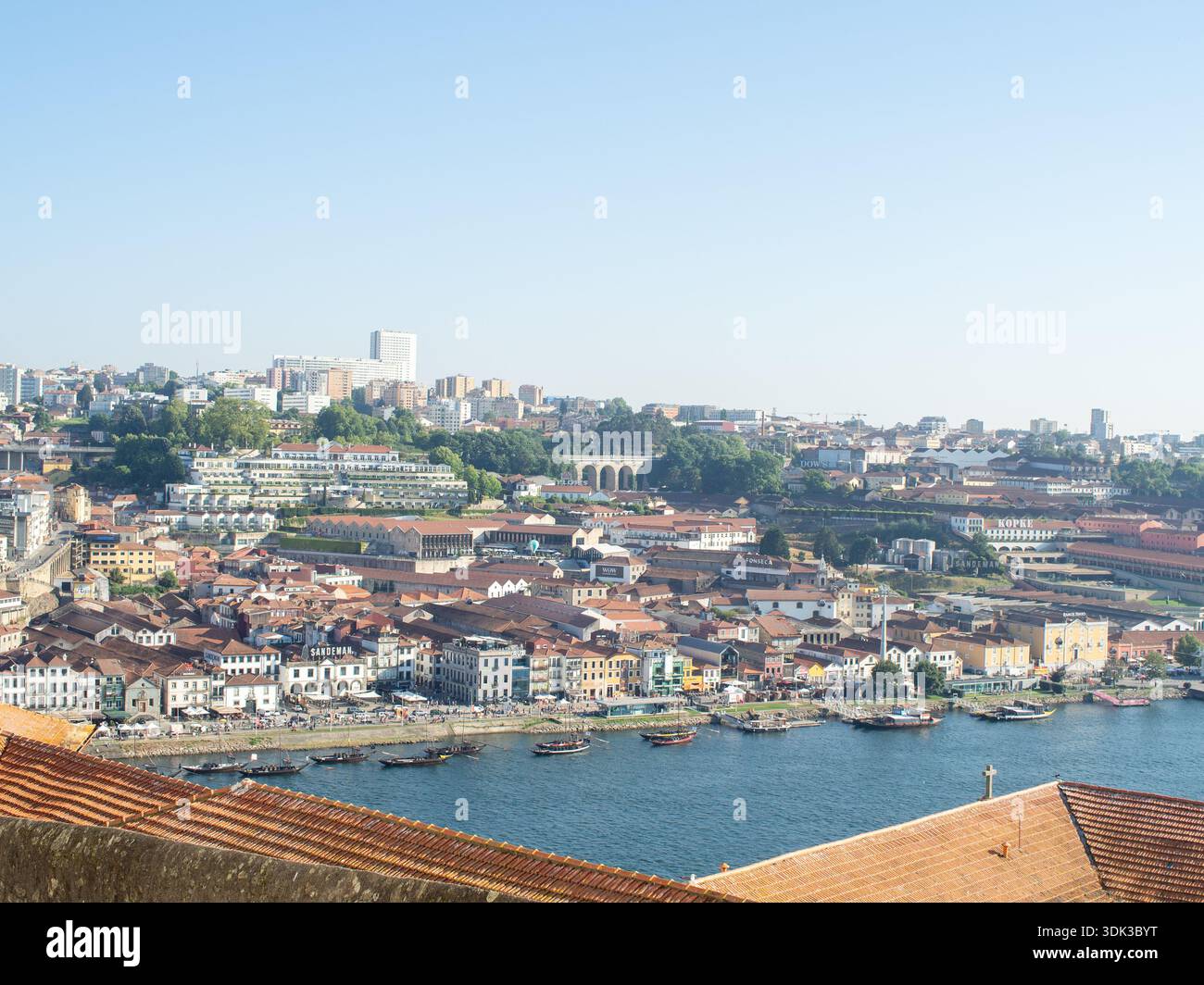 Vue panoramique de Vila Nova de Gaia avec Lodges de vin historiques, Portugal Banque D'Images