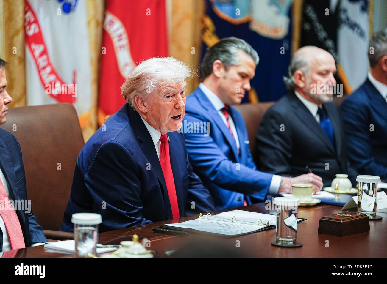 Washington, DC, États-Unis. 29 janvier 2026. Le président des États-Unis Donald J Trump participe à une réunion du Cabinet dans la salle du Cabinet de la Maison Blanche à Washington, DC, États-Unis, le jeudi 29 janvier, 2026. il s'agira de la première réunion publique de son cabinet depuis le début des opérations ICE/CBP à Minneapolis (Minnesota). Crédit : Aaron Schwartz/Pool via CNP/dpa/Alamy Live News Banque D'Images
