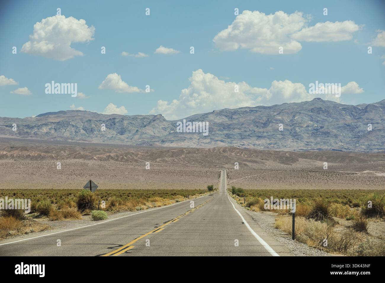 La route la plus basse d'Amérique, Death Valley, États-Unis Banque D'Images