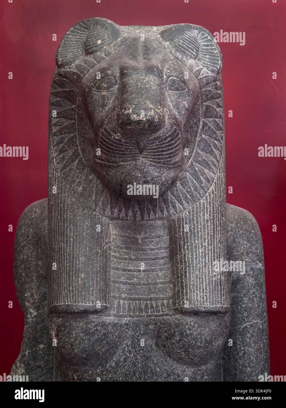 Statue of a goddess of ancient egypt Banque de photographies et d ...