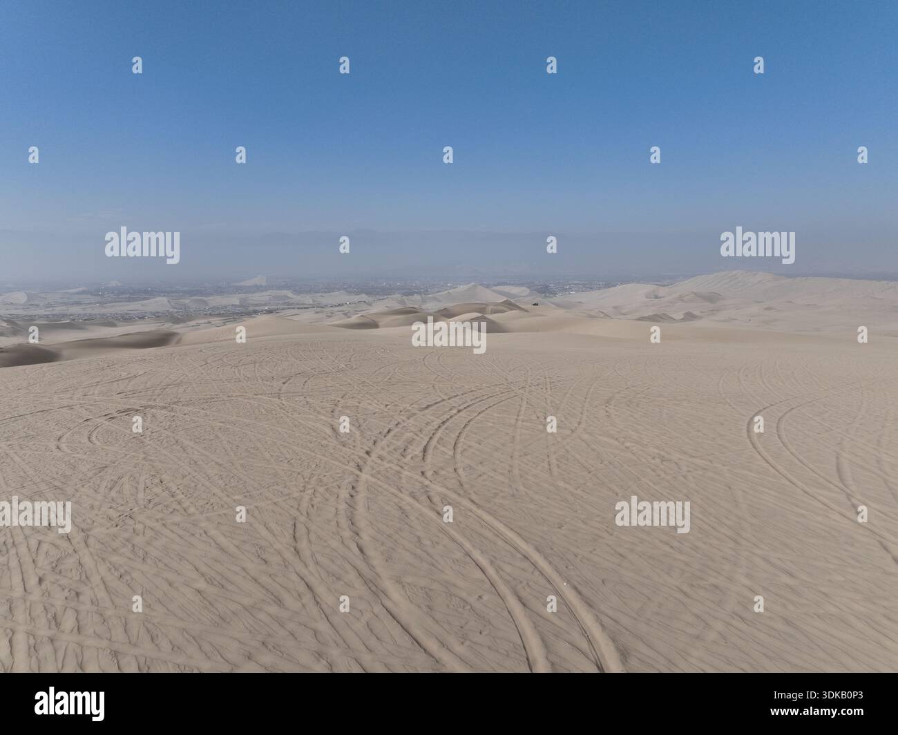 Huacachina Oasis : désert Dune Buggy Paradise Banque D'Images