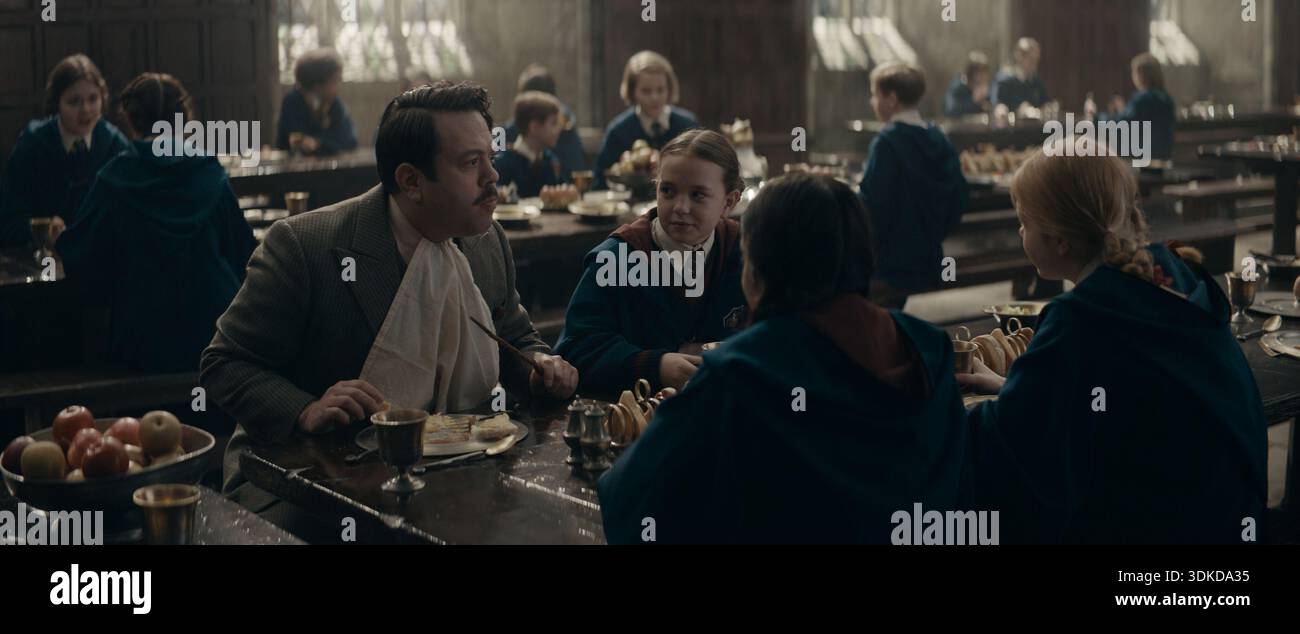 DAN FOGLER dans le rôle de Jacob Kowalski (à gauche)Fantastic Beasts : The secrets of Dumbledore (2022) *Filmstill - usage éditorial seulement* Voir instructions spéciales. CAP/ Banque D'Images