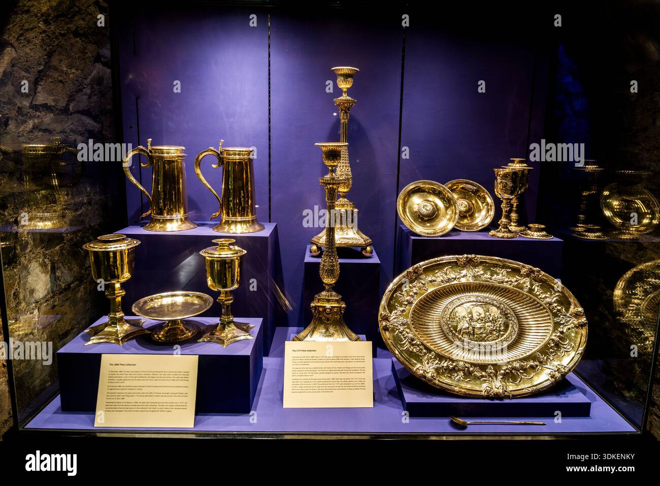 La crypte avec exposition d'œuvres d'art dans la cathédrale de Christchurch, église médiévale construite au 11e siècle, centre-ville de Dublin, Irlande. Banque D'Images