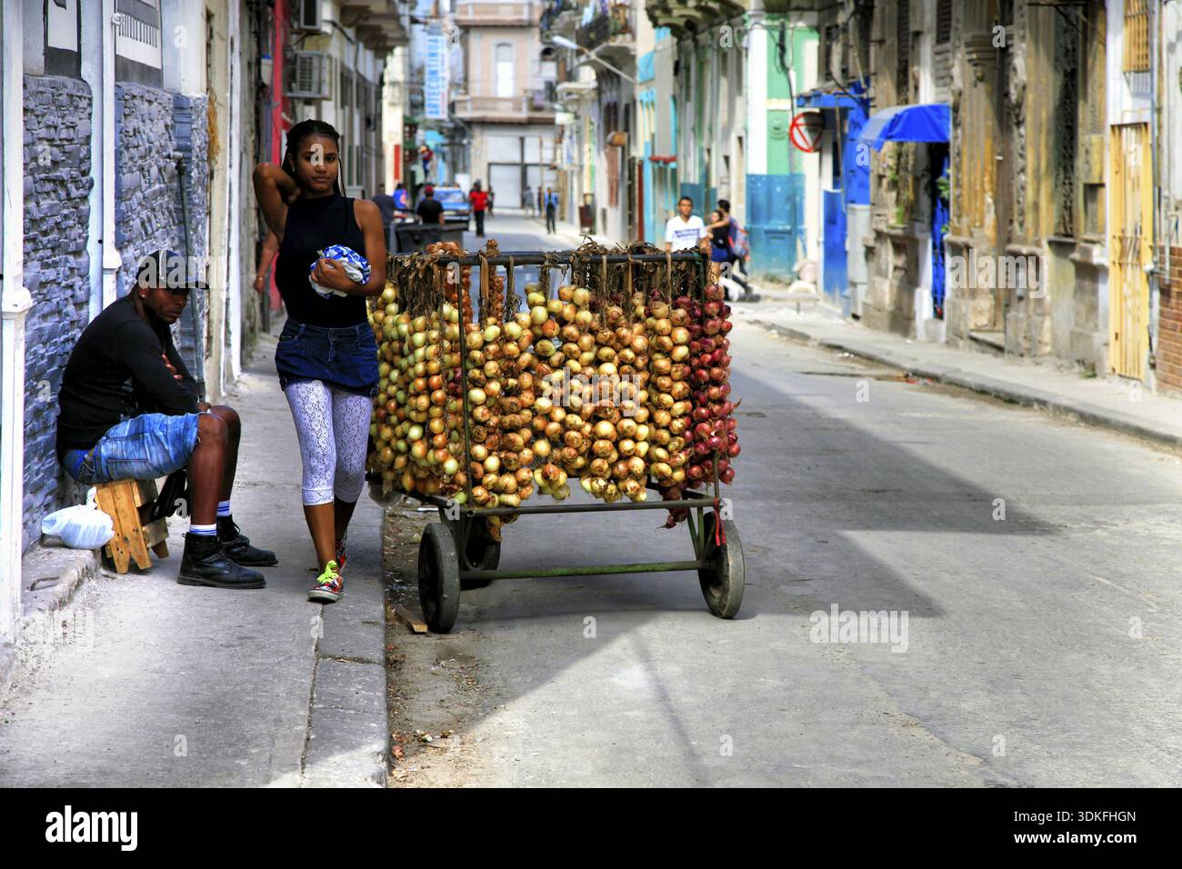 La Havane, Cuba - 11 janvier 2019 : la vente d'oignons sur la rue dans la Vieille Havane, Cuba Banque D'Images
