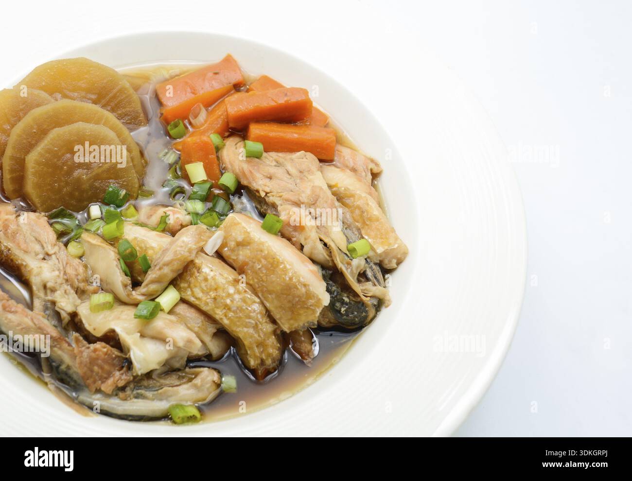 Saumon dans la source de soja avec légumes, soupe de maw de poisson Banque D'Images