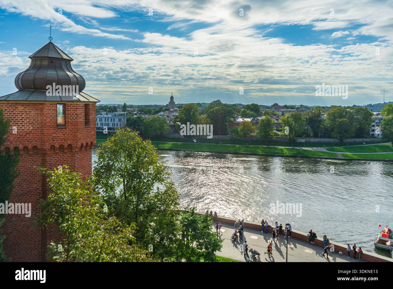 Cracovie, Pologne - 27.09.2025 : vue sur le château de Wawel et Cracovie depuis la colline de Wawel, Pologne Banque D'Images