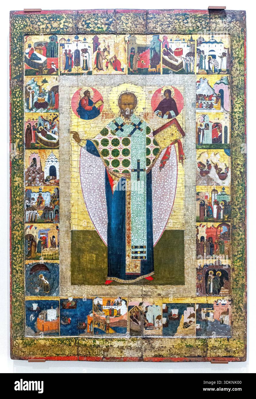 Veliky Novgorod, Russie - 27 août 2022 : icônes orthodoxes russes antiques. Saint Nicolas avec les scènes de sa vie, 16ème siècle Banque D'Images