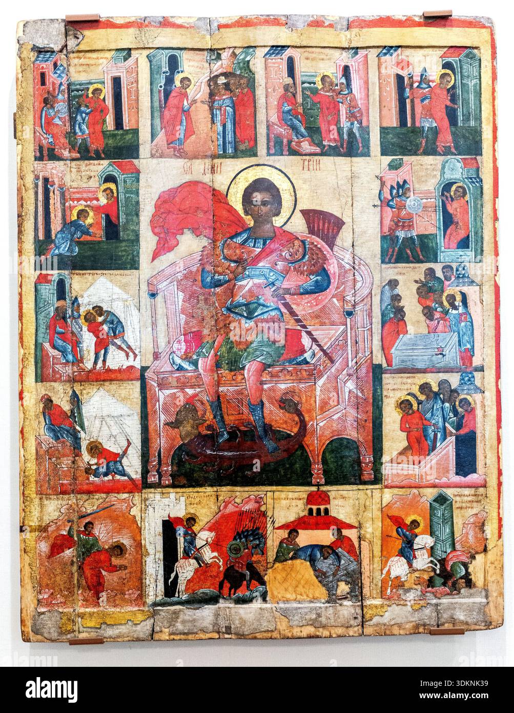Veliky Novgorod, Russie - 27 août 2022 : icônes orthodoxes russes antiques. St Dimitrius avec les scènes de sa vie, XVIe siècle Banque D'Images