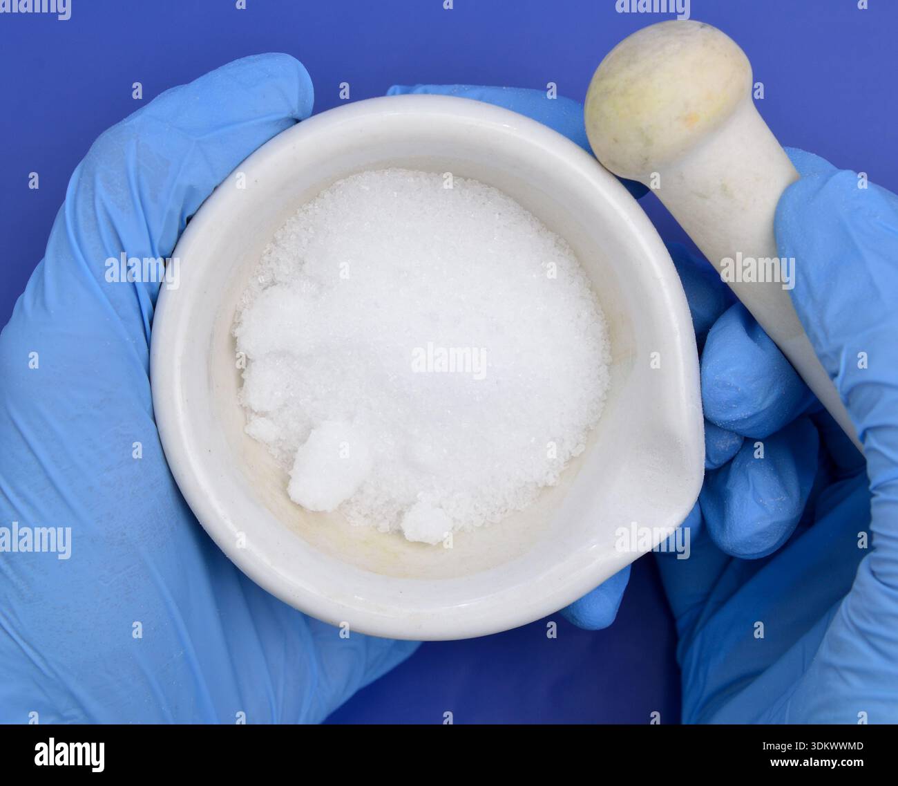 Le sulfate de zinc est un composé inorganique de formule ZnSO4 Banque D'Images