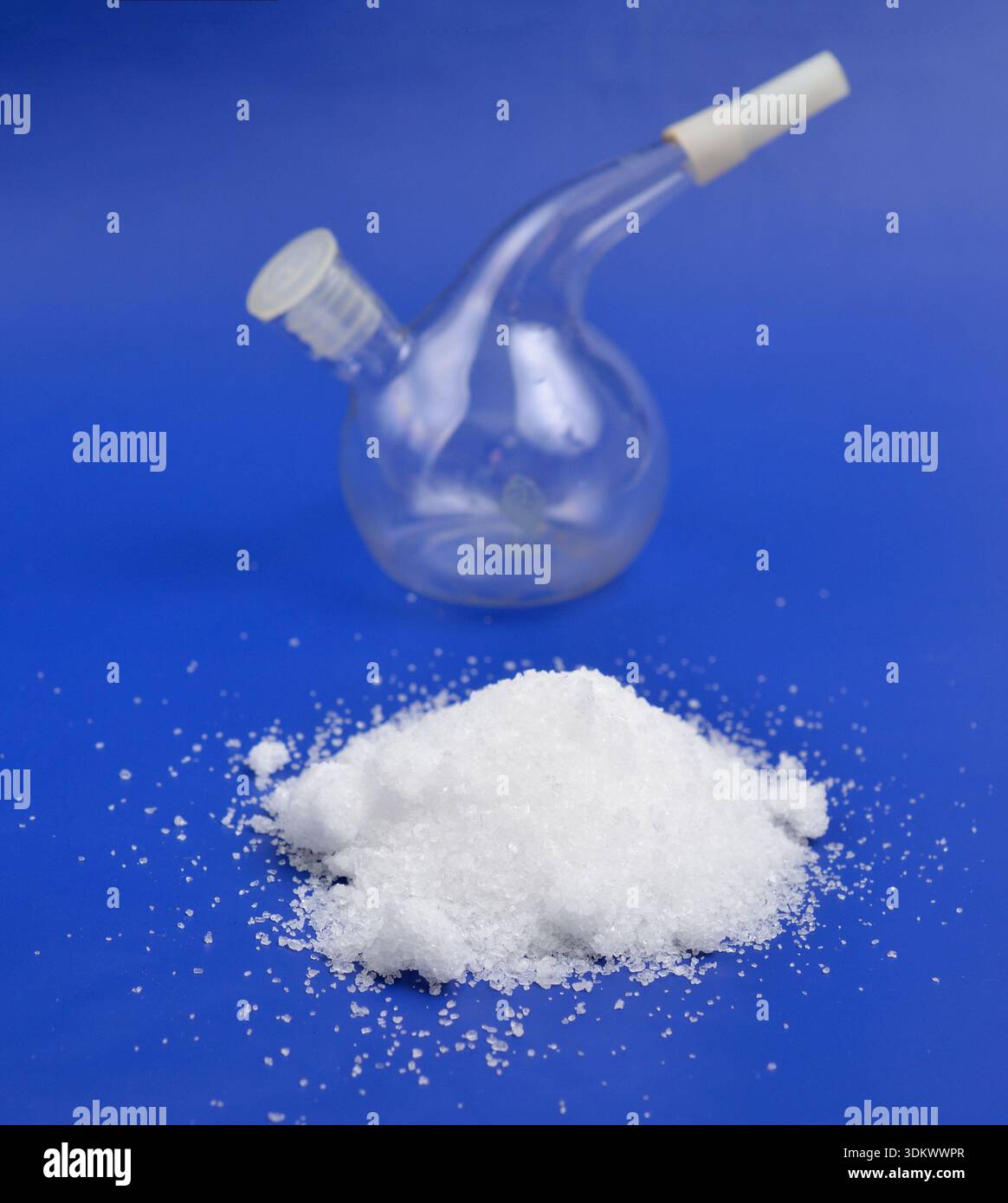 Le sulfate de zinc est un composé inorganique de formule ZnSO4 Banque D'Images