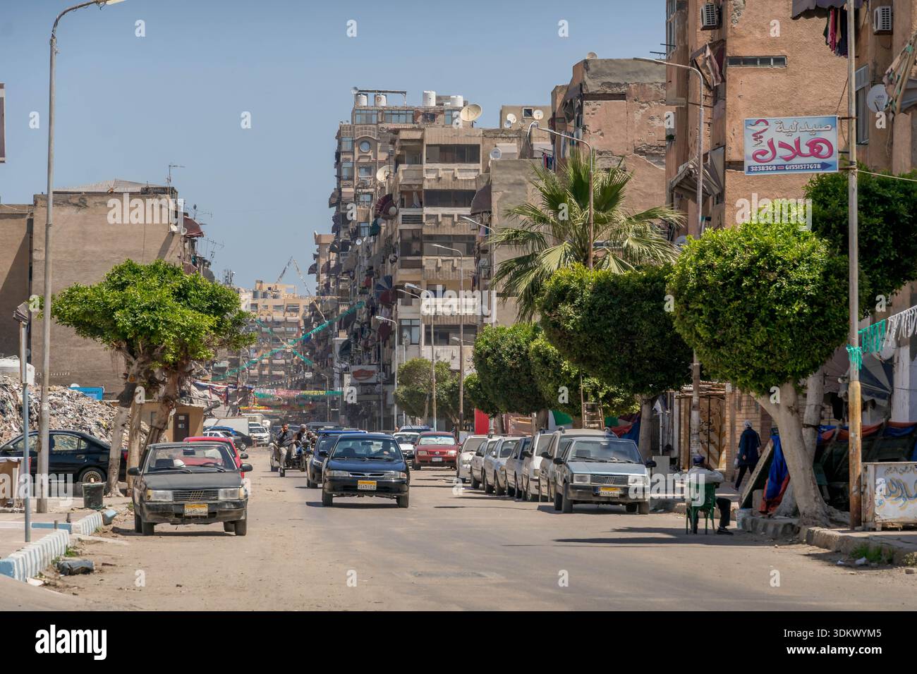 Rues de Port-Saïd, Egypte, avec des immeubles d'appartements égyptiens dans la ville du moyen-Orient. Banque D'Images