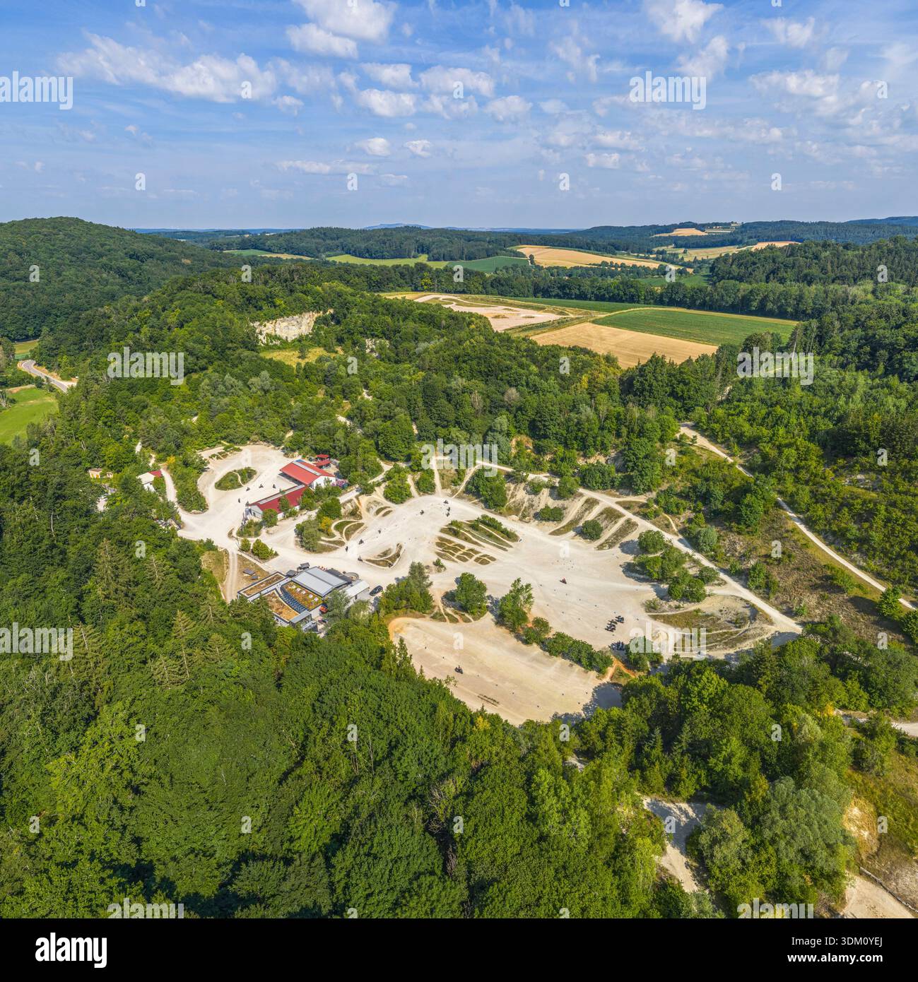 Vue d'un terrain d'entraînement de moto près du lac Hahnenkamm en moyenne Franconie Banque D'Images