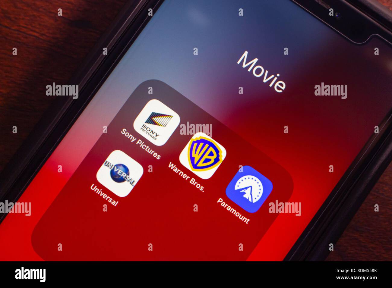 Mexico, MEXIQUE - avril 25 2025 : écran de smartphone affichant des icônes pour Sony Pictures, Warner Bros, Paramount, et Universal Studios. Banque D'Images