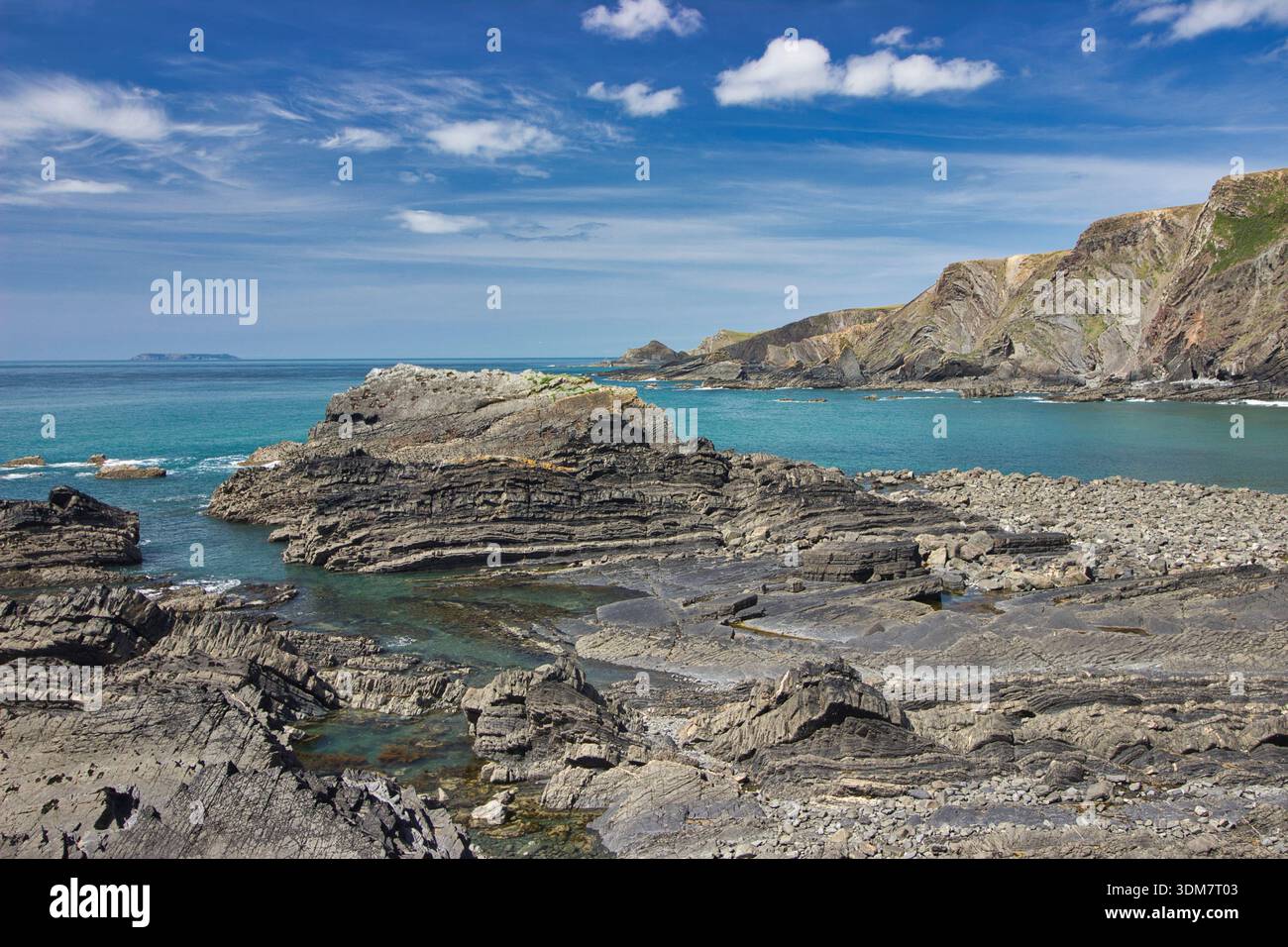 Hartland Quay regardant vers le nord à Lundy Banque D'Images