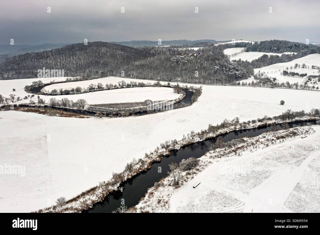 Les méandres de la rivière Werra dans la vallée de Werra entre Hesse et Thuringe Banque D'Images