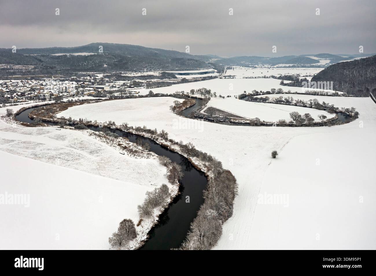 Les méandres de la rivière Werra dans la vallée de Werra entre Hesse et Thuringe Banque D'Images