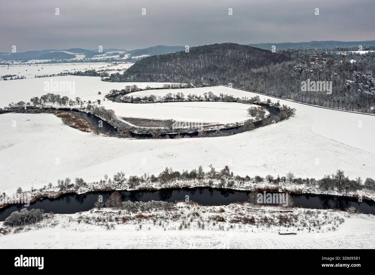 Les méandres de la rivière Werra dans la vallée de Werra entre Hesse et Thuringe Banque D'Images