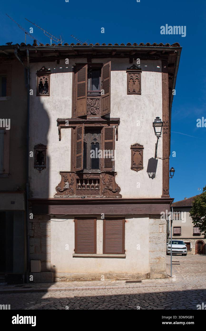 Extérieur de maisons médiévales dans la ville de Caussade en France Banque D'Images