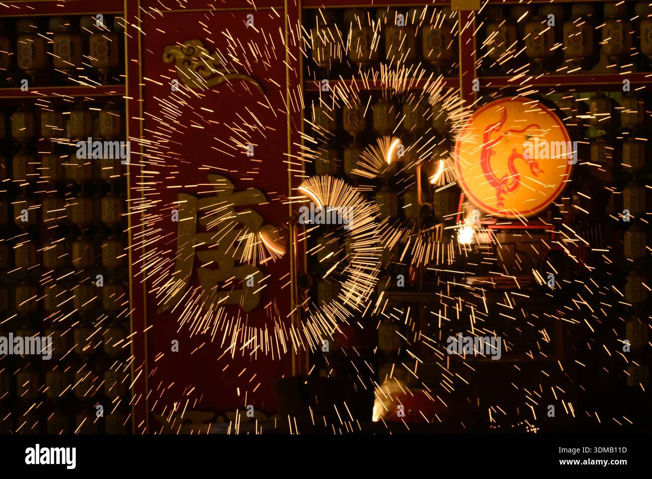 Feux d'artifice chinois traditionnels de fonte de fer Banque D'Images