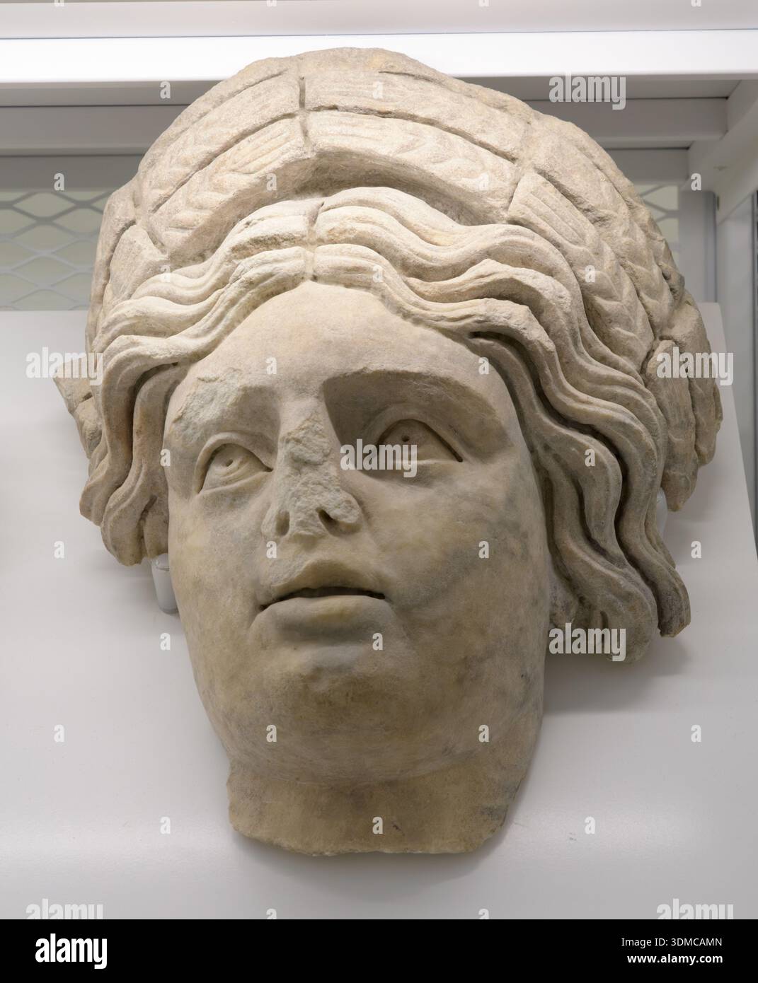 Fragment de marbre des galeries de lapidarium du Musée archéologique national d'Aquilée, Italie. Banque D'Images