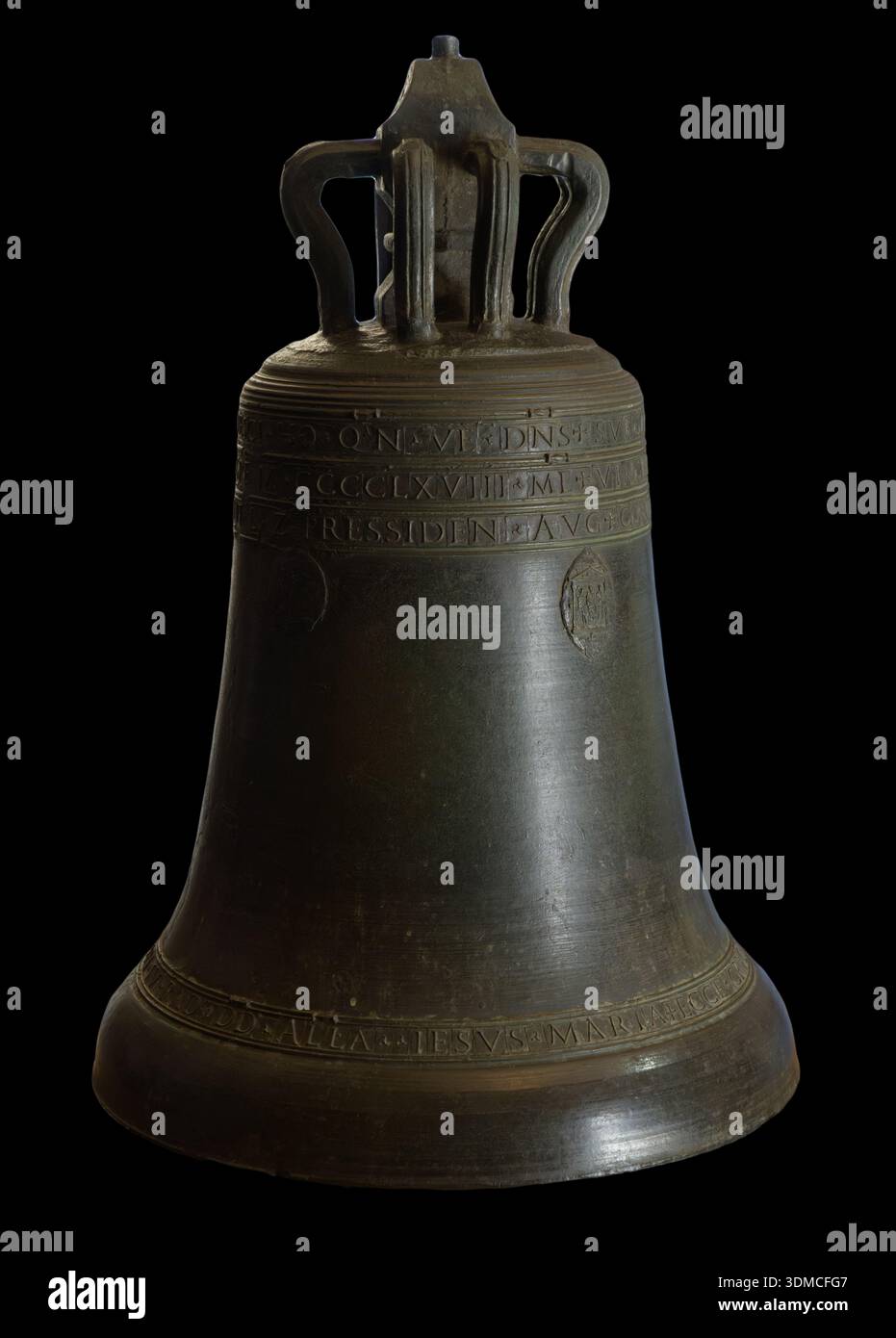 Cloche d'église en bronze, probablement du nord de l'Italie, au Castello Sforzesco à Milan, Italie. Banque D'Images