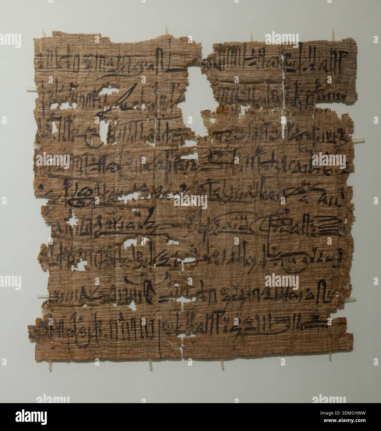 Papyrus avec design de chaise (verso) et pied de lit (recto), 1190-1077 av. J.-C., Museo Egizio, Turin, Italie. Banque D'Images